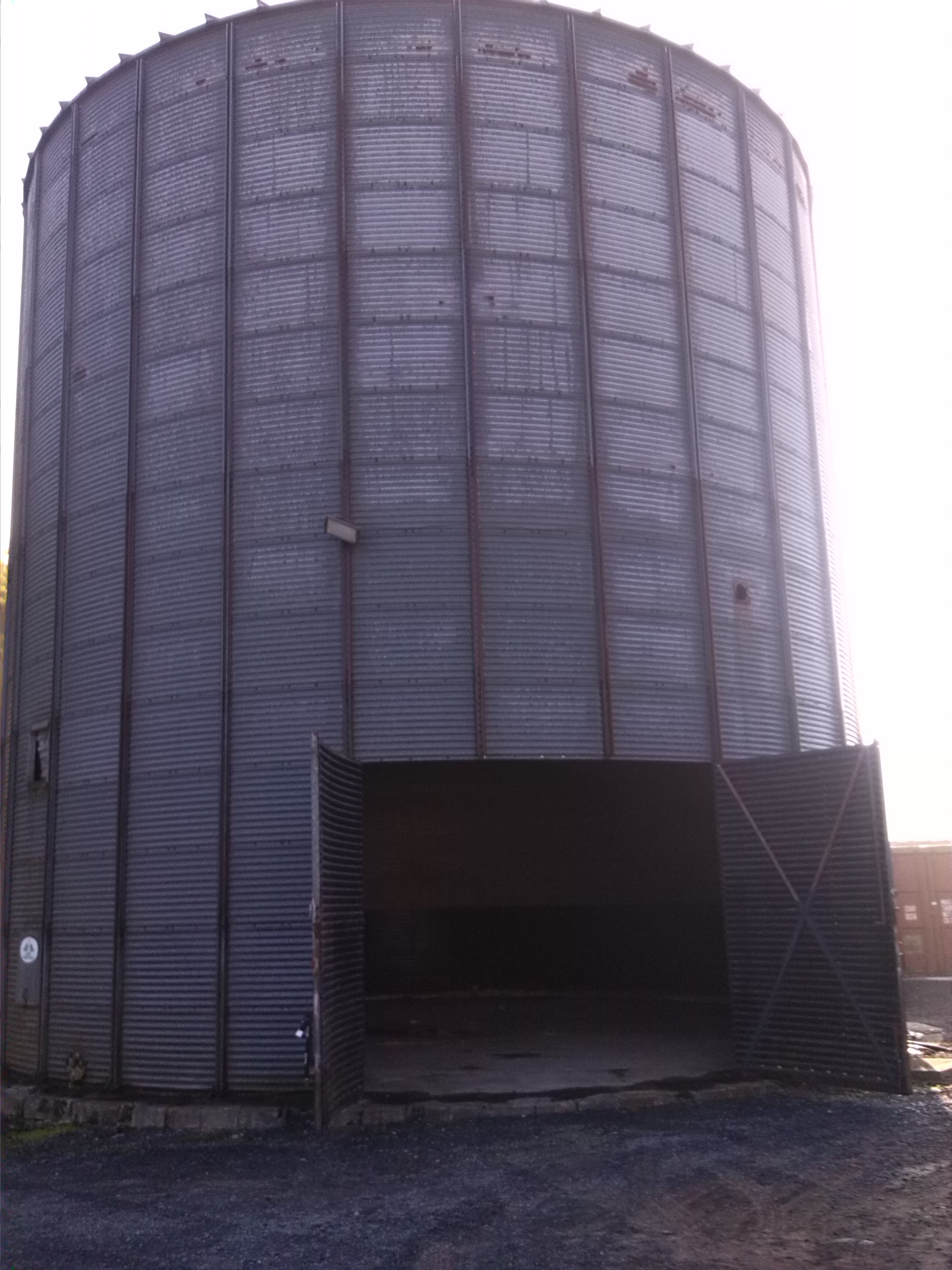 LOCAL -  ATELIER - +/- 100M2 - 7620 HOLLAIN  - 275€/MOIS